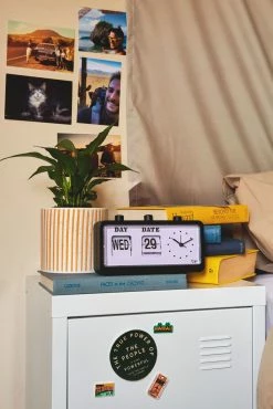Typo Retro Flip Clock