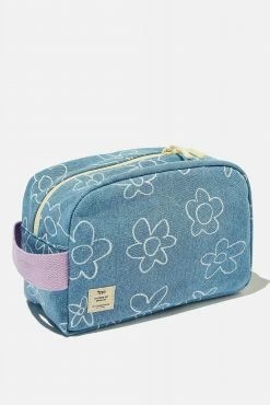 Typo Off The Grid Wash Bag